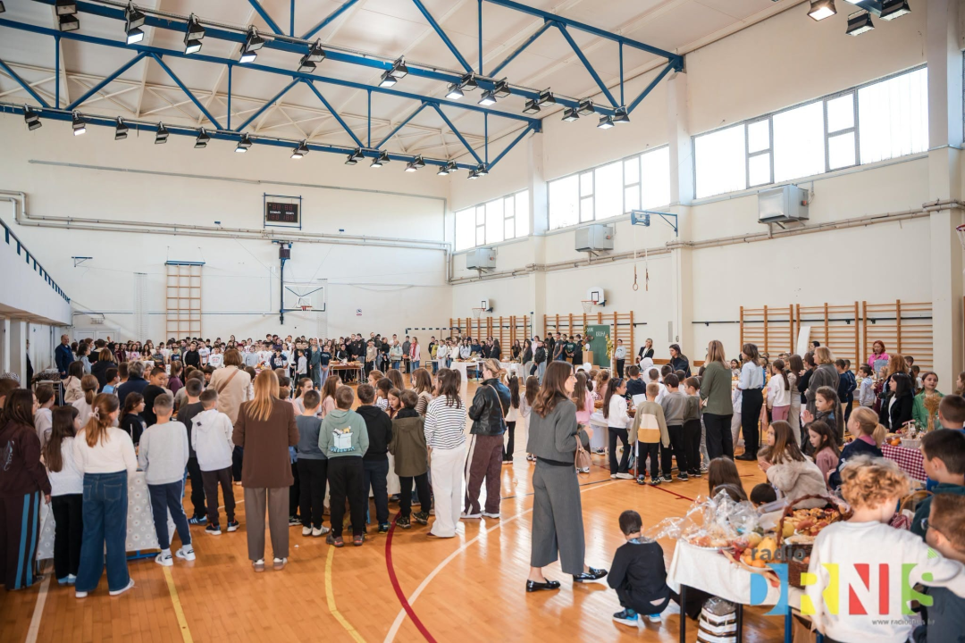  Dani kruha u Drnišu: Učenici pripremili domaće delicije, natjecali se za najbolju izložbu