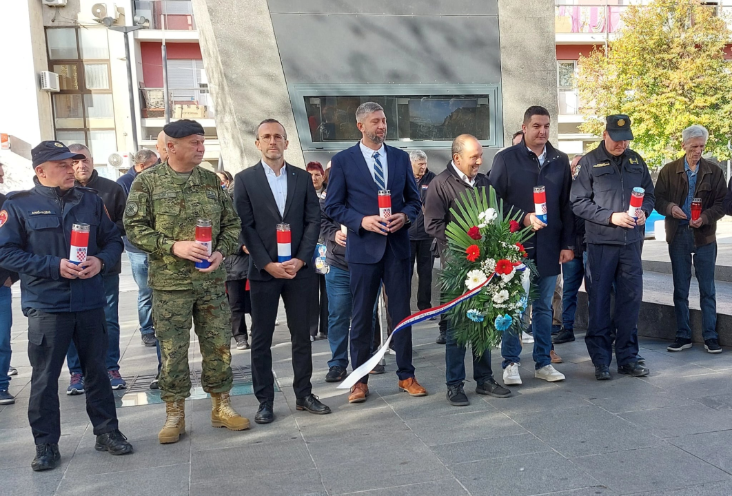 Knin odao počast hrvatskim braniteljima uoči blagdana Svih svetih 
