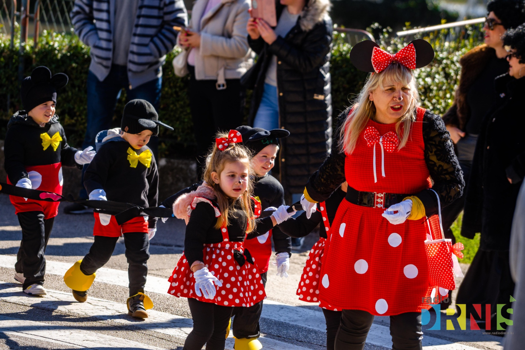 Šarenilo dječje maškarane povorke preplavilo Drniš
