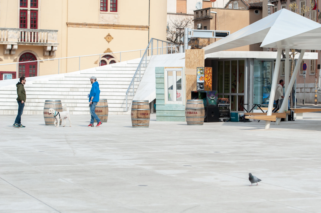 Na Poljani ste danas mogli saznati kako napreduje gradnja kuće za obitelj s Banije, uz to se i okrijepiti, a i zaplesati    