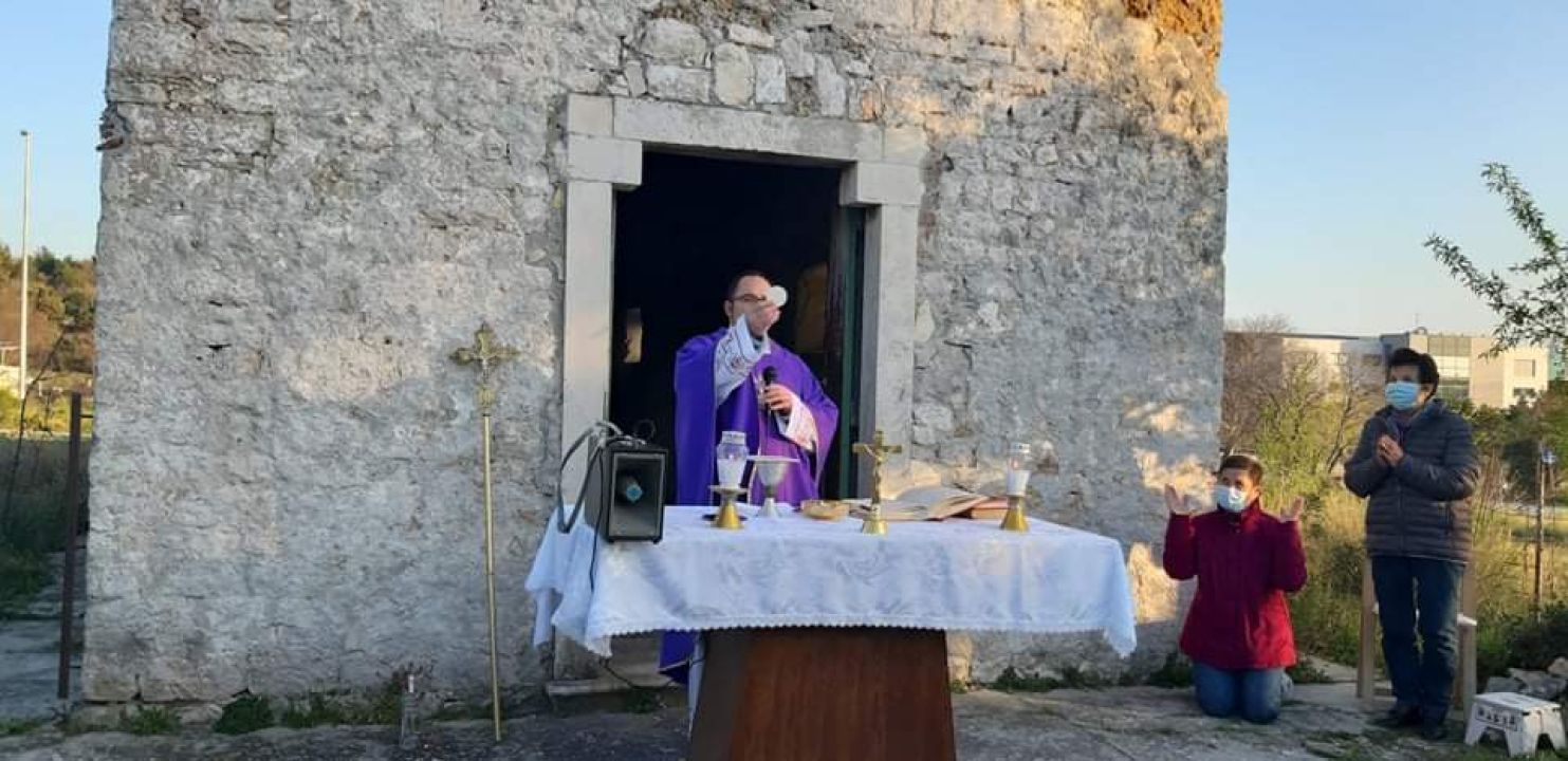 Na Vidicima održan Križni put od crkve sv. Petra do crkve sv. Mare