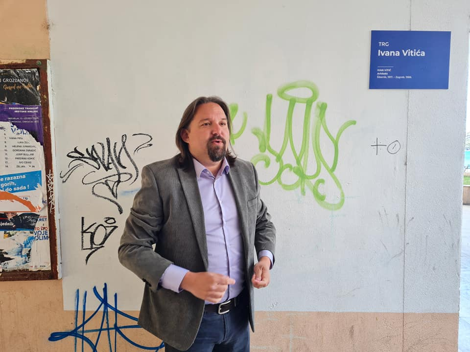 Tonči Restović 'dao' trg kod Županije Ivanu Vitiću: Gradska vlast treba se dostojno zahvaliti velikim Šibenčanima 