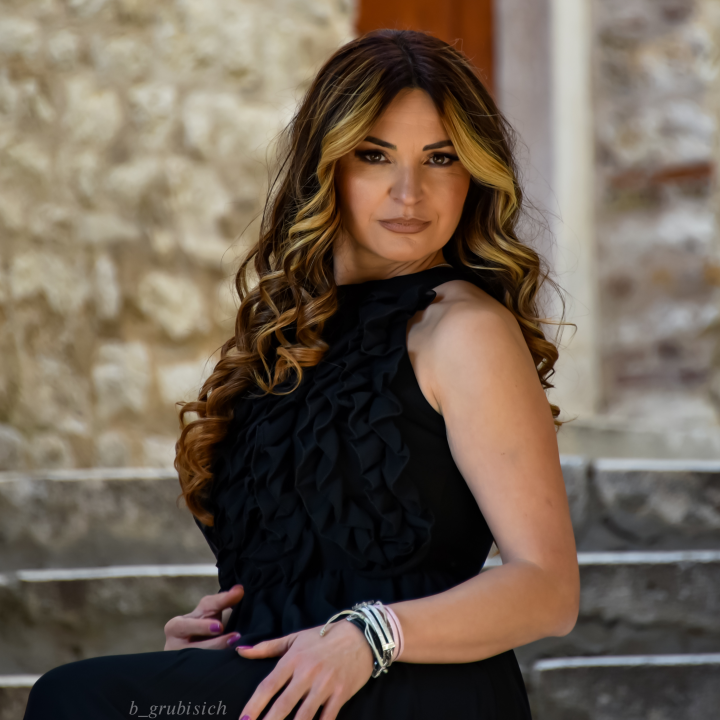 Vatrena navijačica Božena Bajalica finalistica ‘Online Miss Croatia’: Kako je okupila Funcute i nogometaše Šibenika, pogledajte večeras