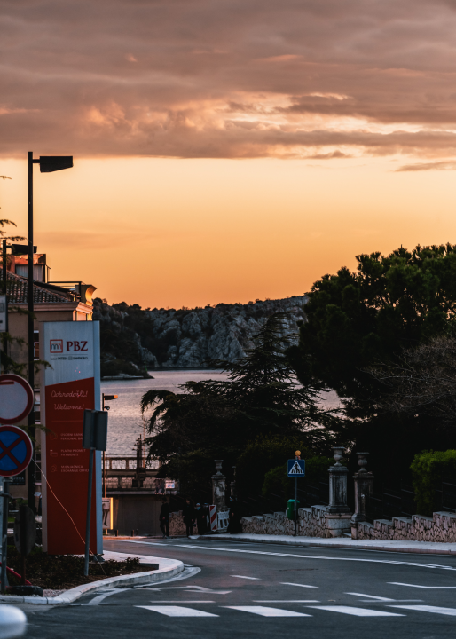 Proljetni zalazak sinoć je nebo iznad Šibenika pretvorio u pravu umjetničku sliku!