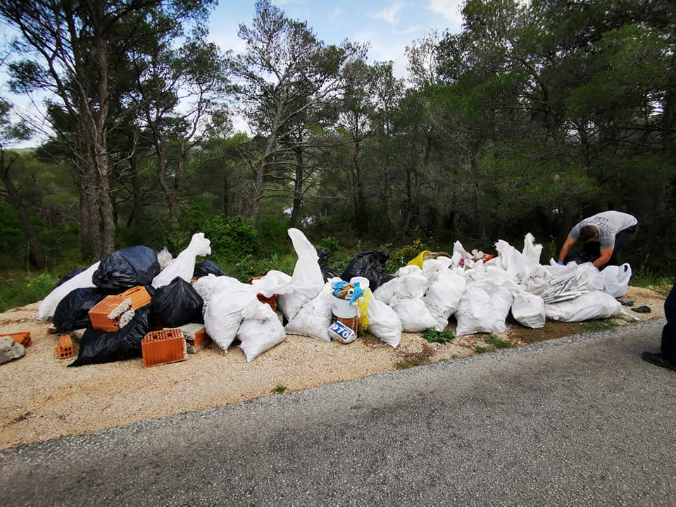 Umjesto u đir, u akciju čišćenja: Petorica vrijednih momaka iz šume kod Jadrtovca izvukla smeća za dva kamiona