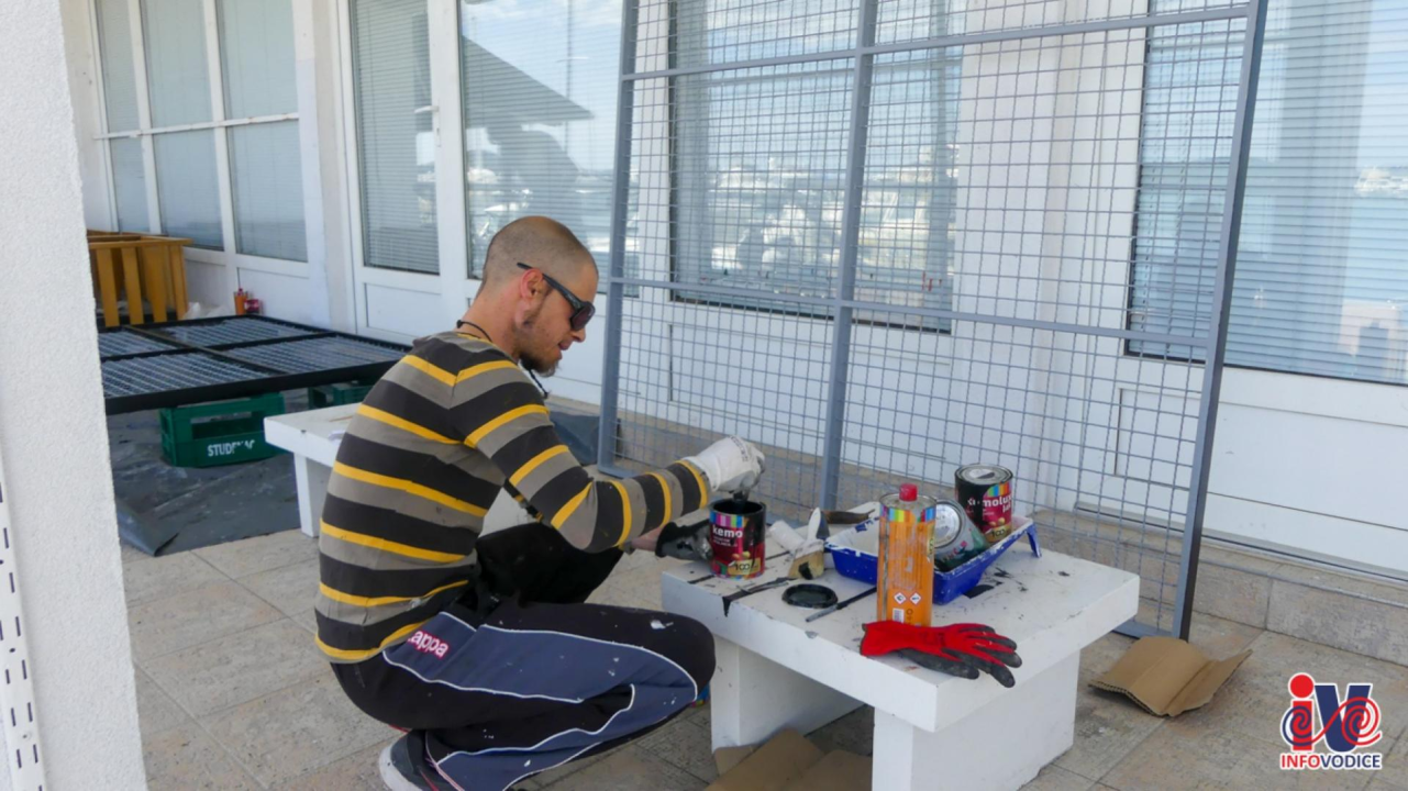 Nedjeljni đir po Vodicama: Otvorena sezona kupaćih kostima, počelo hvatanje boje za ljeto