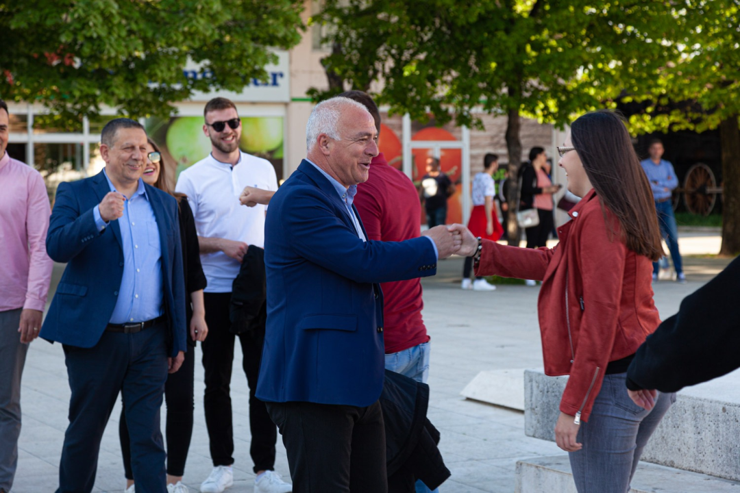 Vrh županijskog HDZ-a na druženju u Kninu: 'Idemo graditi budućnost'