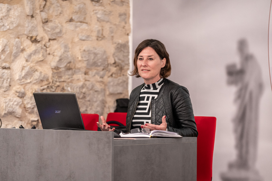 Održano prvo predavanje inkluzivnog vertikalnog plesa u sklopu platforme 'Tamna strana mjeseca'