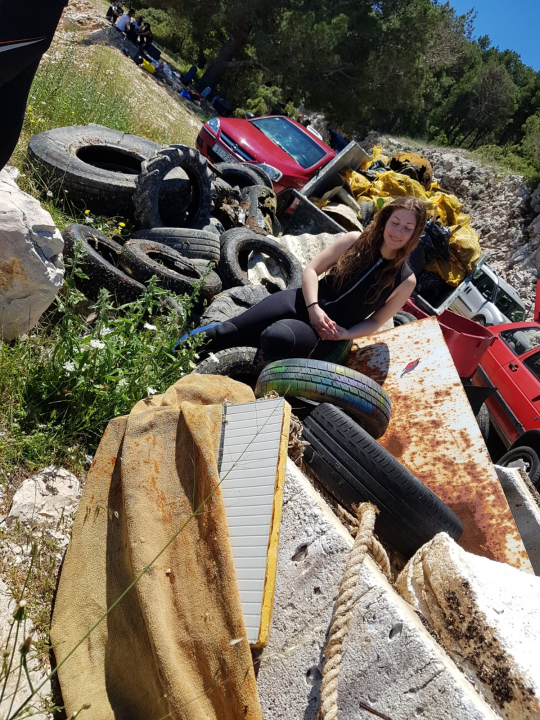 Ronioci objavili što su sve zatekli pod morem na Marinskoj: Gume, gume, gume... i jedan krov!