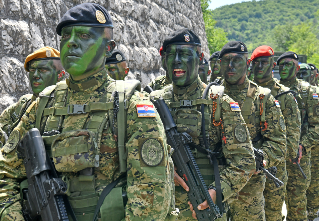 Nakon dvodnevne hodnje: Na kninskoj tvrđavi diplome dobio drugi naraštaj vođa Hrvatske vojske