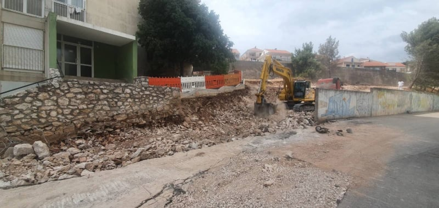 Do početka nove školske godine bivši Njegošev trg više neće biti slijepa ulica: Regulirat će se i parkirna mjesta  