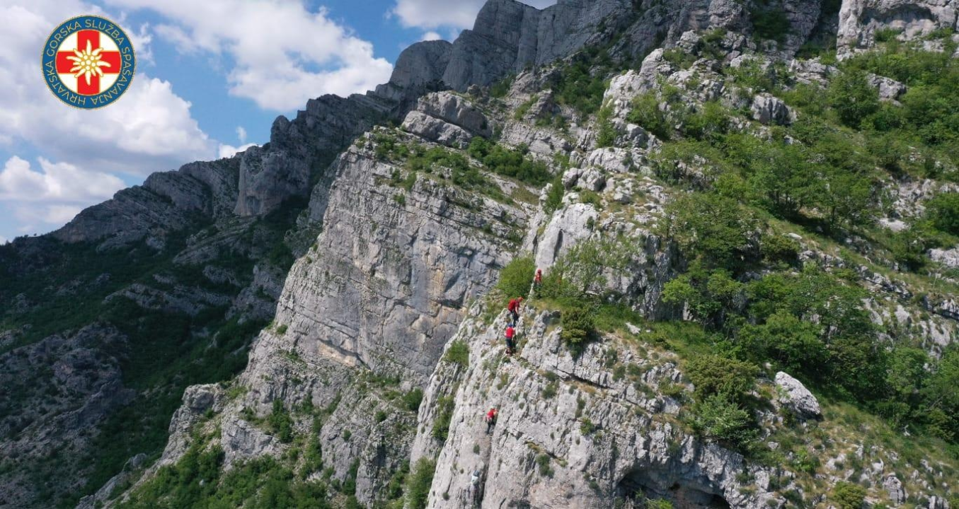Spašavatelji iz cijele Hrvatske vježbali na strmoj dinarskoj ferati, fotografije su fantastične