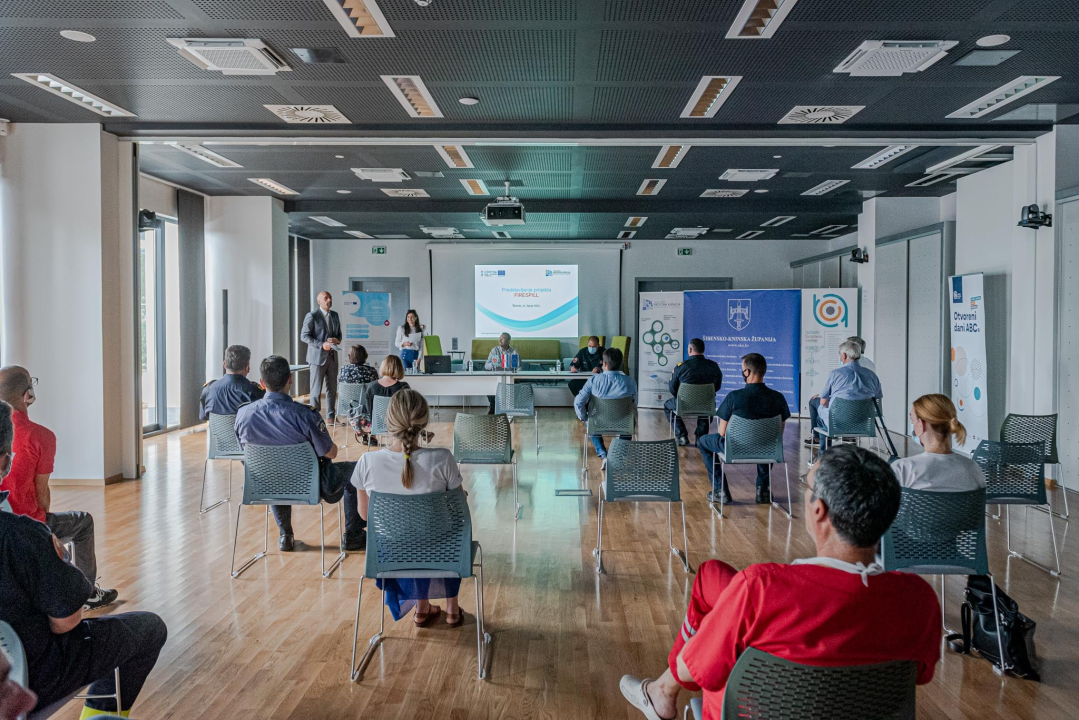 Ispred ABC centra predstavljeno 3,4 milijuna kuna vrijedno vozilo za krizne situacije 