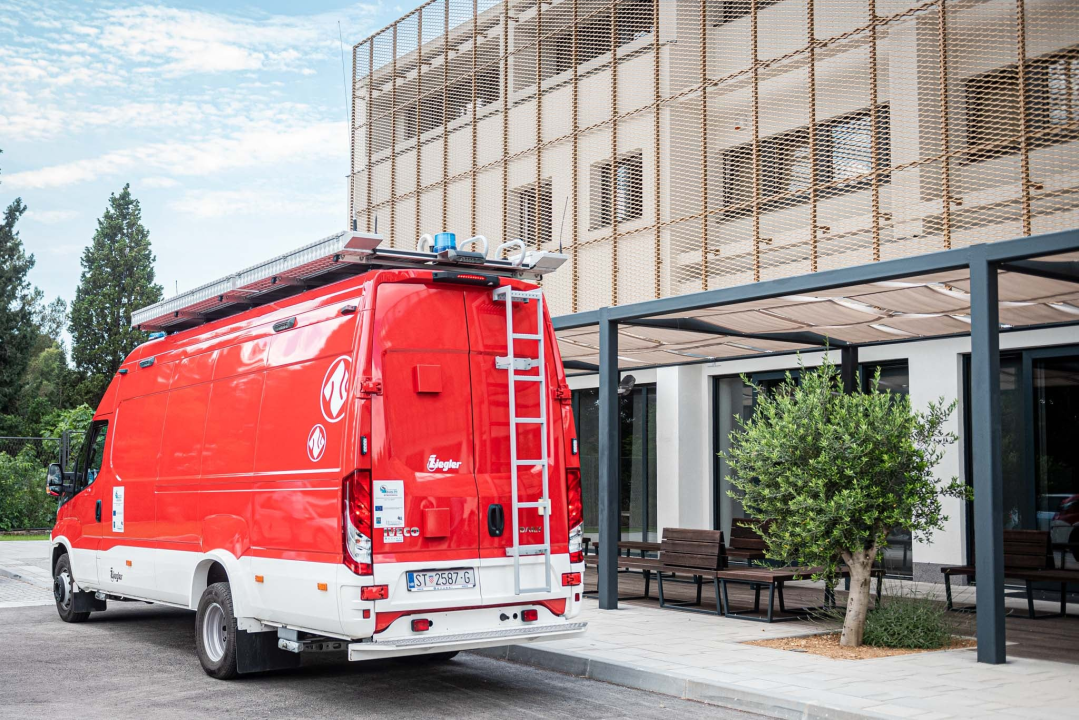 Ispred ABC centra predstavljeno 3,4 milijuna kuna vrijedno vozilo za krizne situacije 