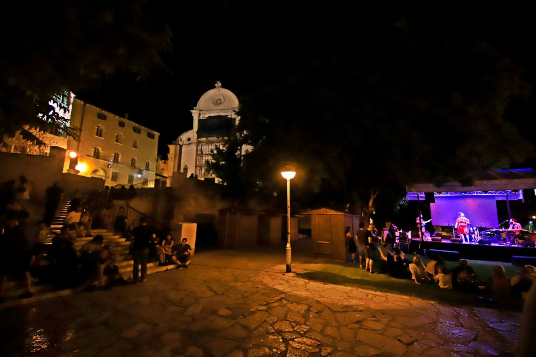 Bloom otvorio sezonu: Šibenski pop dragulj predstavio prvi album