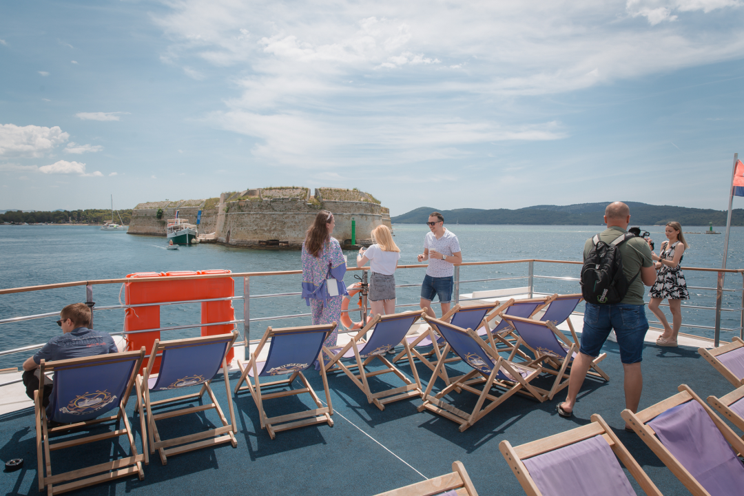 Neda Ukraden promovirala novi album na brodu od Vodica do Šibenika