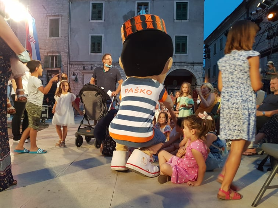 Ekipa iz A strane oduševila i djecu i roditelje: 'Ovi ljudi su vrhunski glazbenici, uživam ih slušati' 