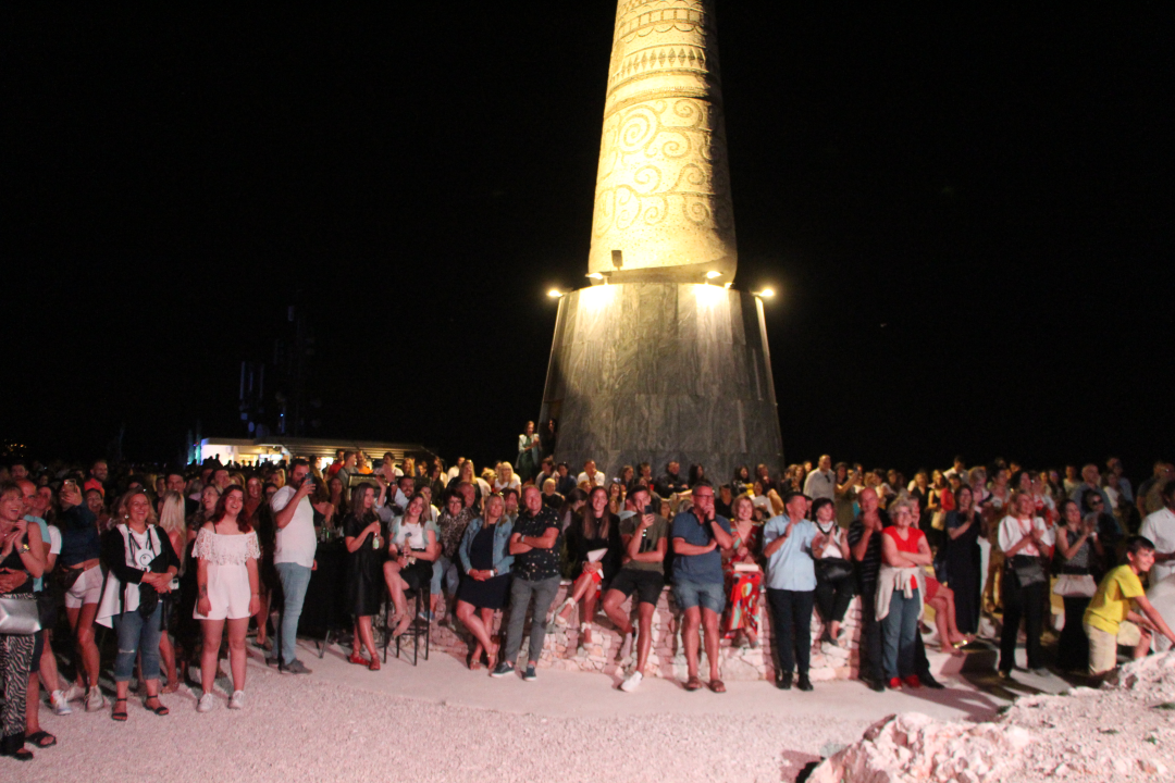 Na primoštenskom brdu Gaj održan koncert 'Tragom Olivera': Pogledajte kako smo se proveli 