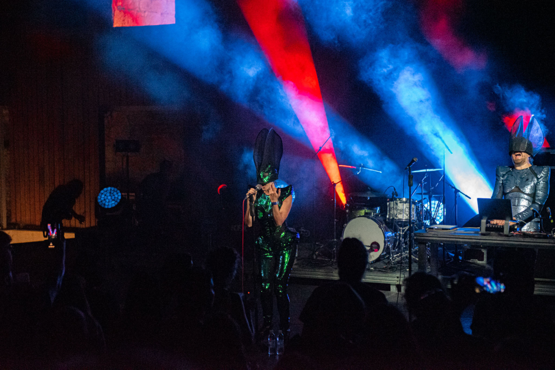 Ekipa na tvrđavi plesala je sinoć na Nipplepeople i Jonathan: Pogledajte atmosferu    