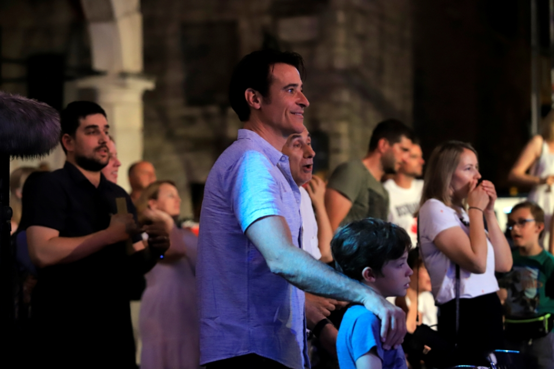 Brojna poznata lica ovih dana na šibenskim ulicama: Goran Višnjić, Tonći Huljić, Anamarija Asanović… 