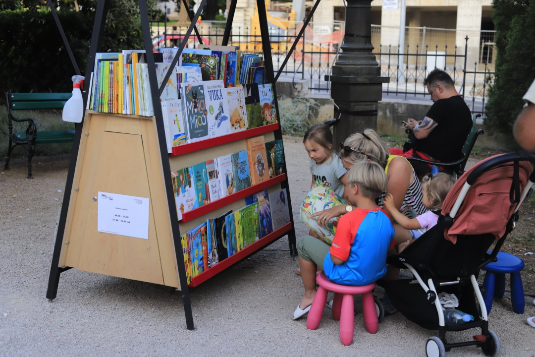U Perivoju Roberta Visiania izloženo gotovo 10 tisuća knjiga za djecu i mlade 