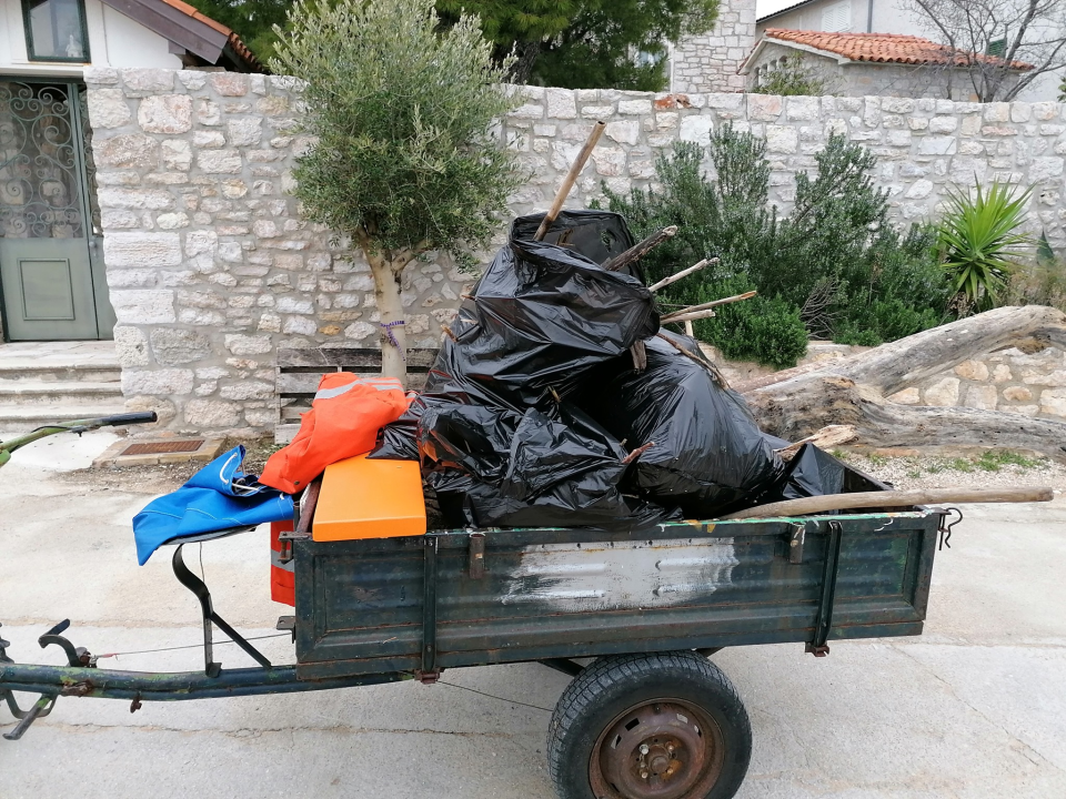 Pričali smo s curama i dečkima iz Šepurine: Od sadnje cvijeća do popravka balotane,  rade sto na sat i odlično ih ide