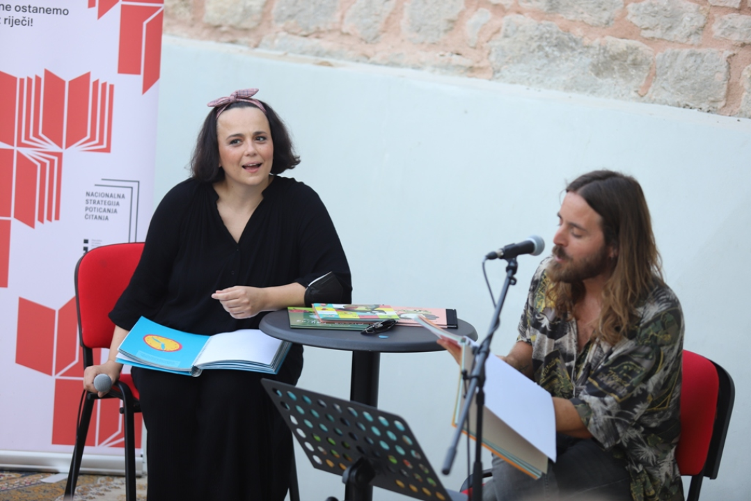 Pogledajte kako je jučer bilo na festivalu i provjerite današnji program po šibenskim trgovima i ulicama