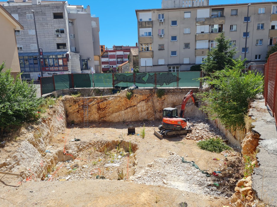 Teška mehanizacija na Baldekinu 1. srpnja šteti iznajmljivačima, Dino Karađole: ‘Investitor je dobar čovjek’