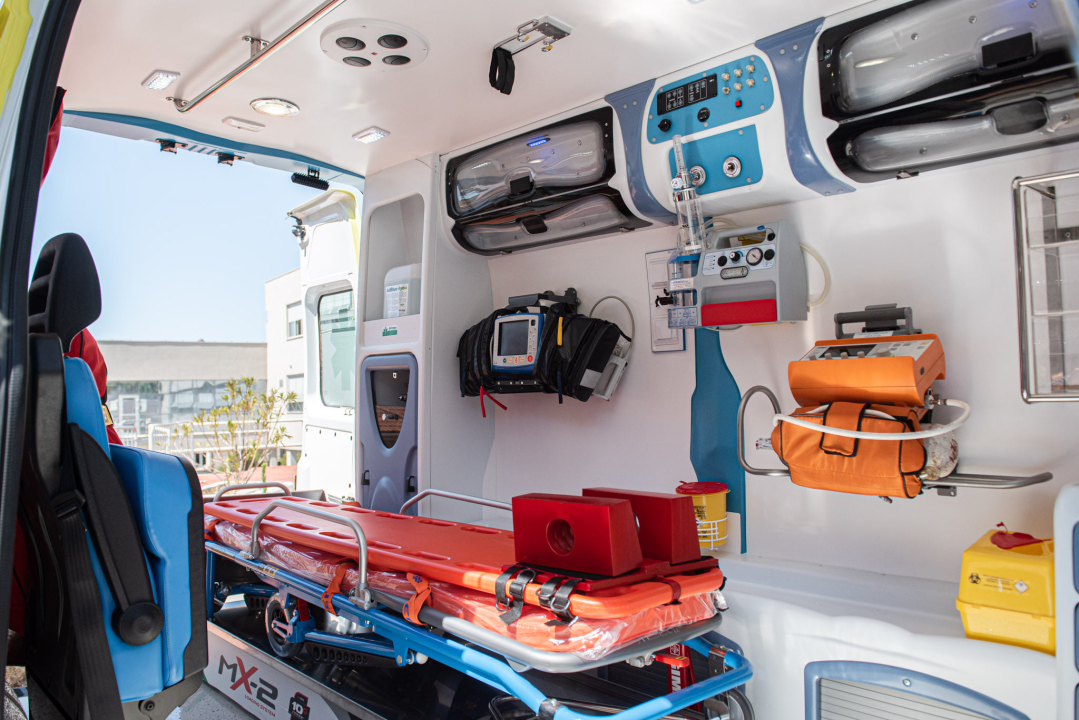 Župan Jelić predao ključeve novog vozila hitne pomoći: S njime će se služiti ispostava u Vodicama  