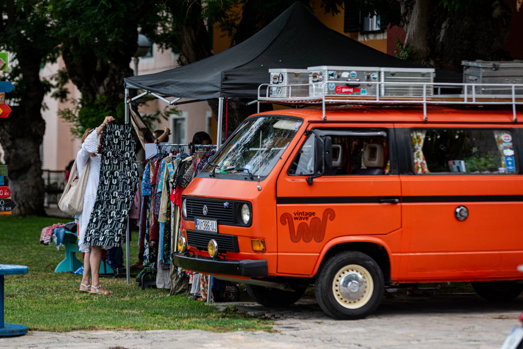 Ljubitelji vintage odjeće došli na svoje: Na livadi ispred Azimuta birale se modne kombinacije 