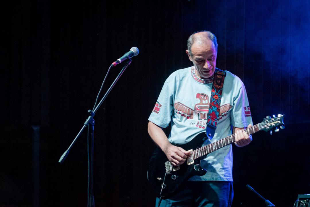 Daleka obala dva i pol sata redala hitove, za bubnjeve sjeo i proslavljeni Roko Ukić