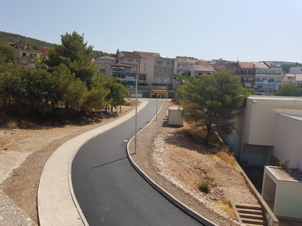 Do kraja kolovoza bivši Njegošev trg više neće biti slijepa ulica: Postavljen prvi sloj asfalta 