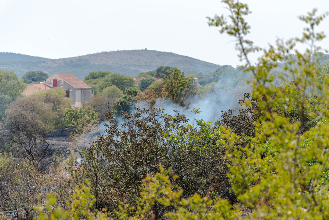 Nakon cijelog dana lokalizirani požari kod Perkovića: Gorjelo na 107 hektara terena