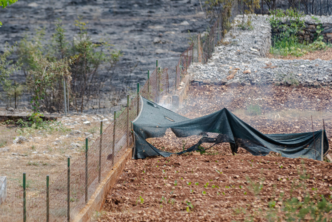 Nakon cijelog dana lokalizirani požari kod Perkovića: Gorjelo na 107 hektara terena