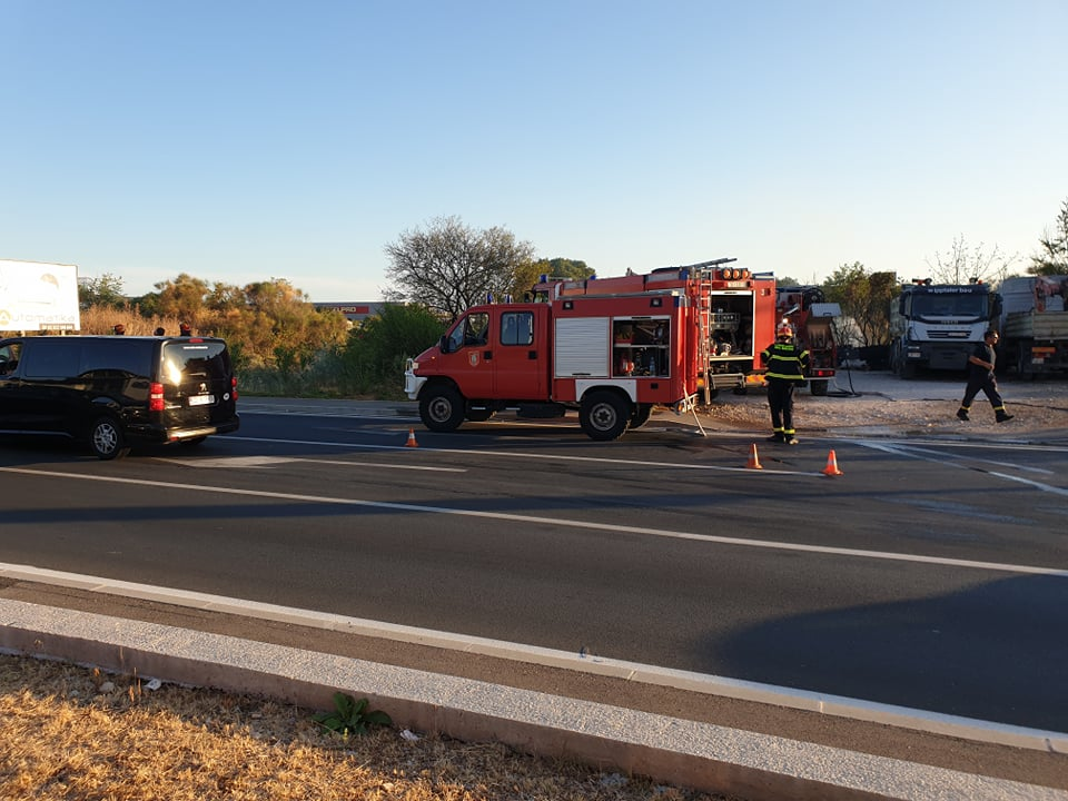 Gori kod pumpe na Biocima: Na intervenciji JVP Šibenik