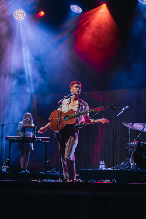 Asaf Avidan u Šibeniku: Bol, patnja, ljubav, unikatan talent i kiselost pokvarenog piva  