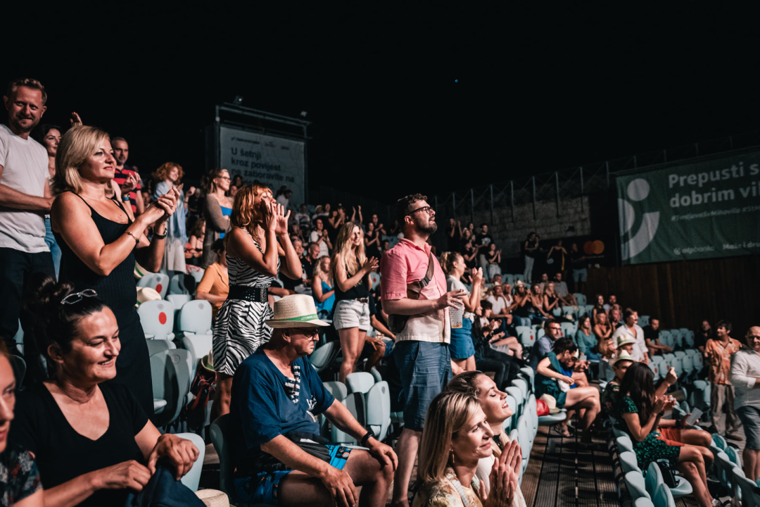 Asaf Avidan u Šibeniku: Bol, patnja, ljubav, unikatan talent i kiselost pokvarenog piva  