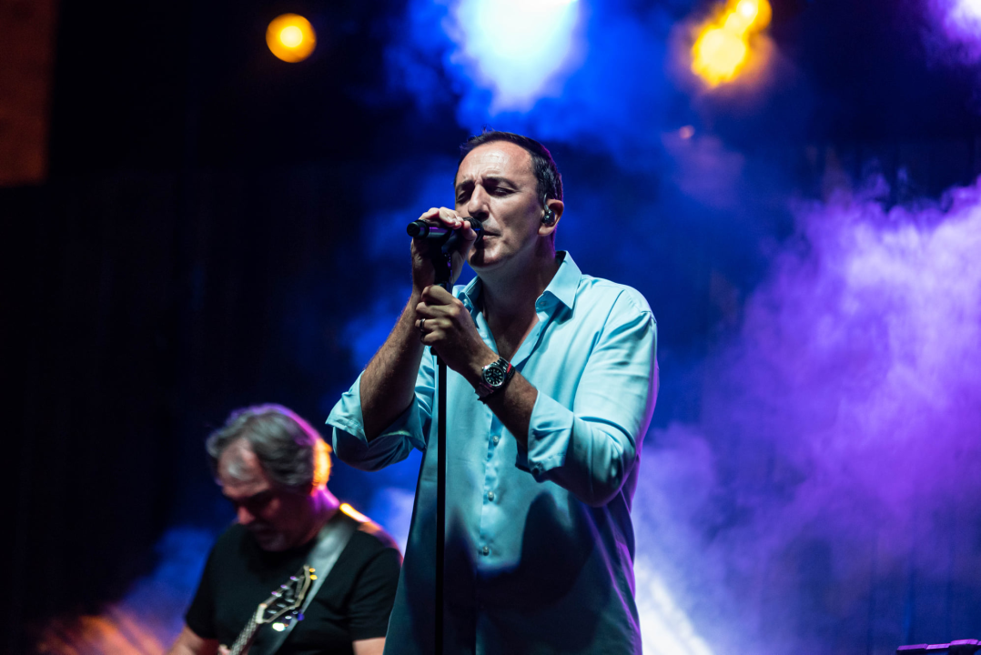 Sergej Ćetković emotivnim pjesmama raspjevao šibensku publiku