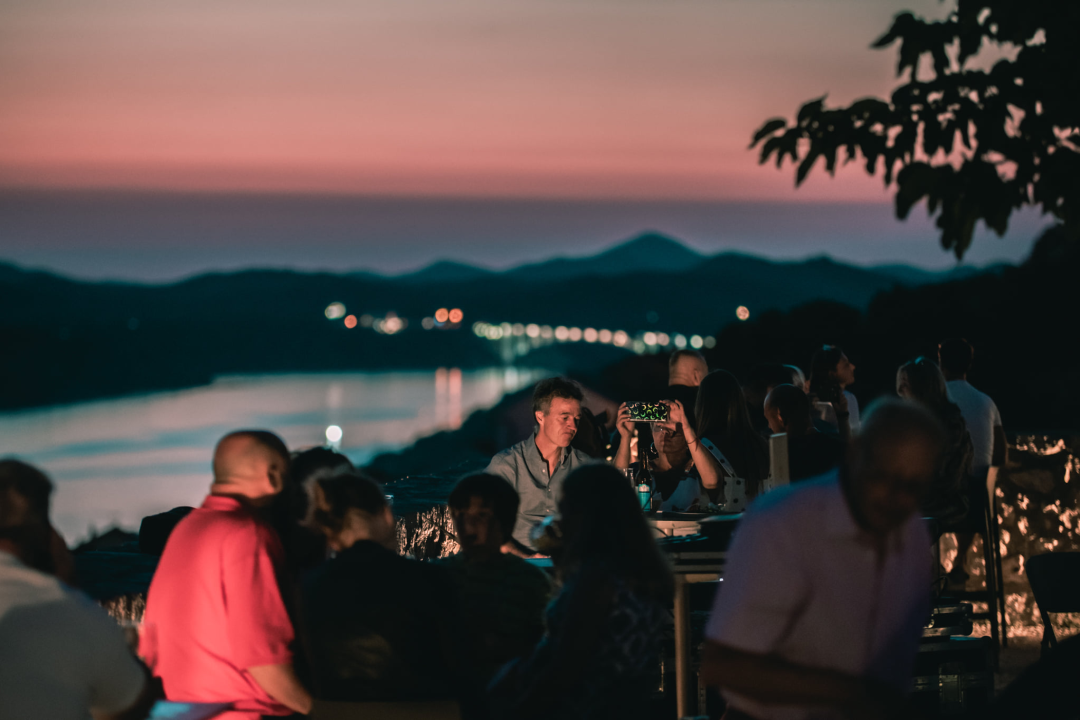 Na Baroneu se sinoć slušala opera pod zvijezdama, evo dijela atmosfere 