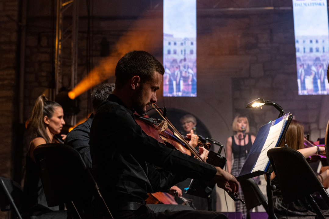 Šibenčani guštali na Šansoni, pogledajte tko je sve u subotu navečer bio u publici