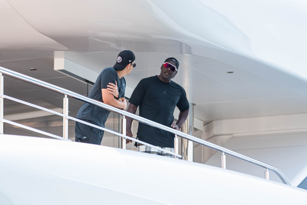 'Ostavite čovika na miru!' Nije on čovik, on je Michael Jordan: Evo još videa i fotki iz Šibenika