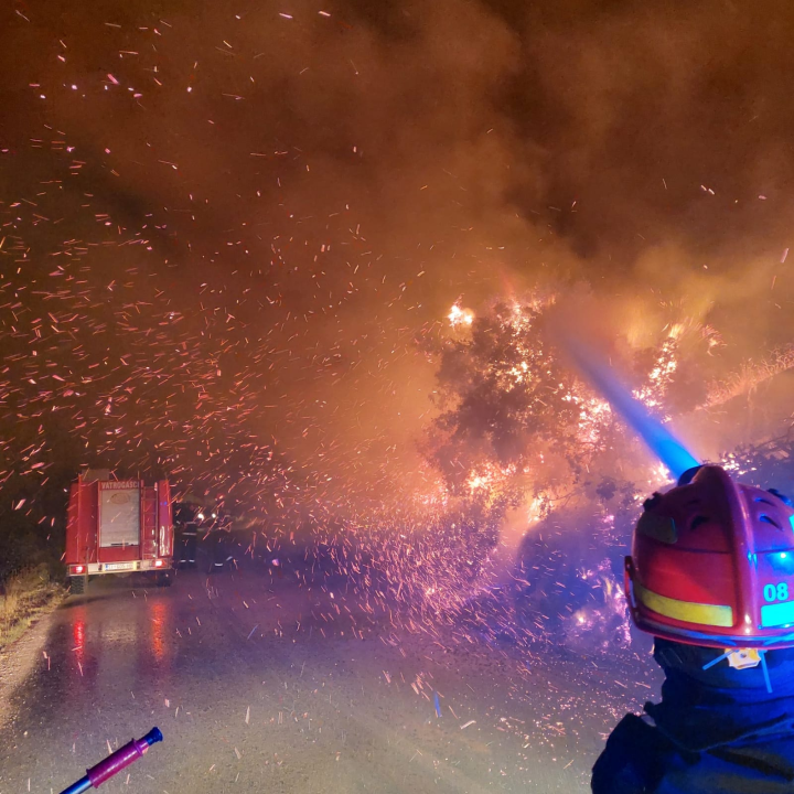 Pogledajte kako je izgledala borba s velikim požarom između Jadrtovca i Žaborića