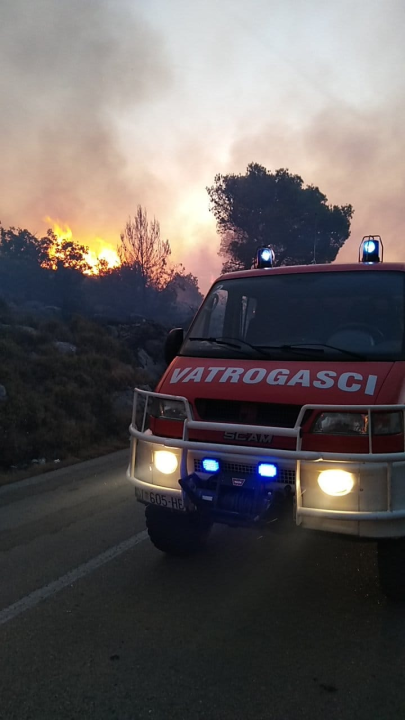 Pogledajte kako je izgledala borba s velikim požarom između Jadrtovca i Žaborića