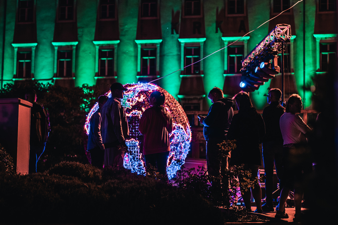 Šibenik zasjao svjetlosnim instalacijama i vatrometom: Na rivi prikazani i filmski kadrovi grada iz 1904. godine