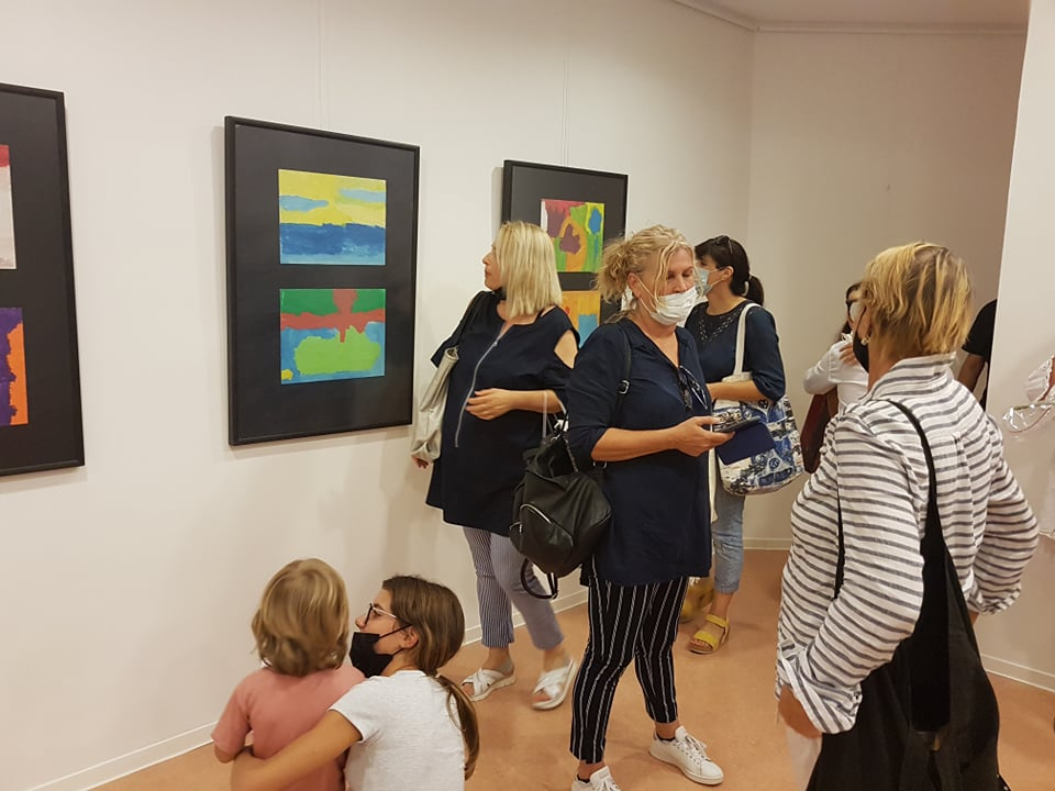 U šibenskoj knjižnici otvorena izložba Petra Krešimira Bralića: 'Drago mi je da ste ovdje i volim vas sve'  