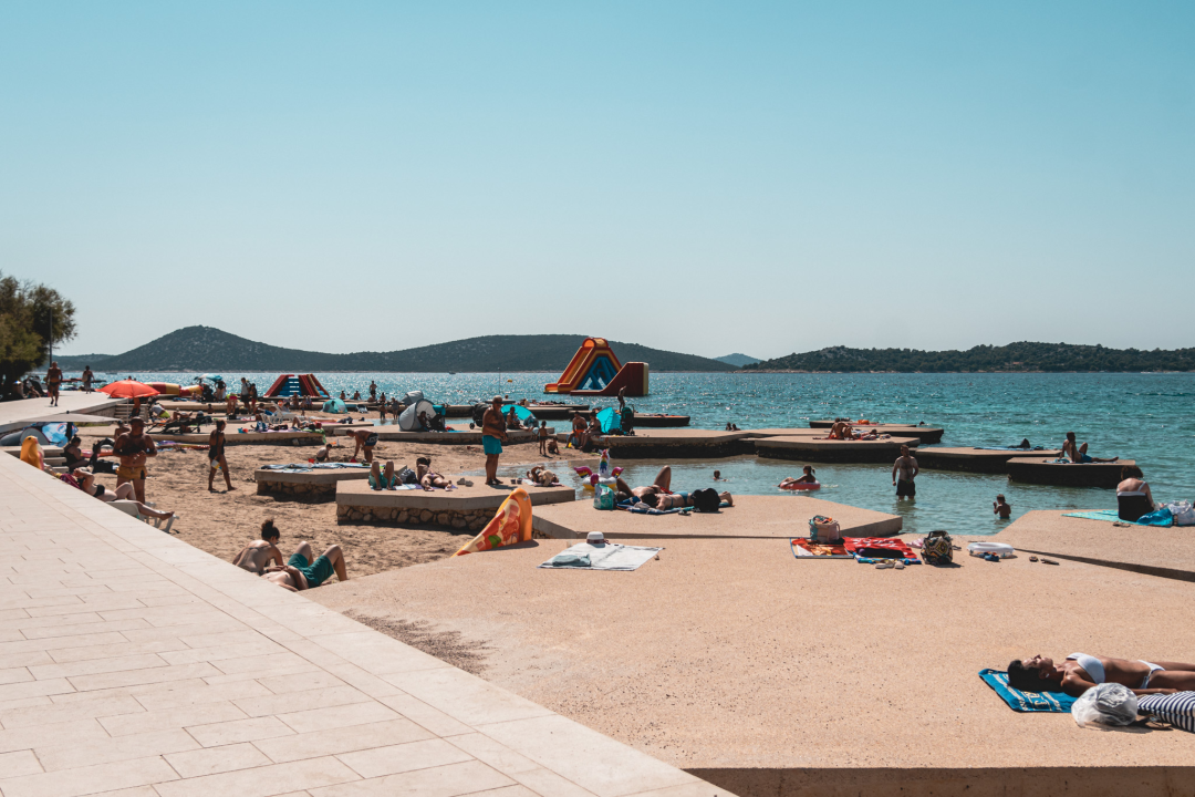 Vodičke plaže i dalje mirišu na ljeto: Mjesta za ručnike ima i viška, u restoranima i barovima stol se pronađe bez problema!