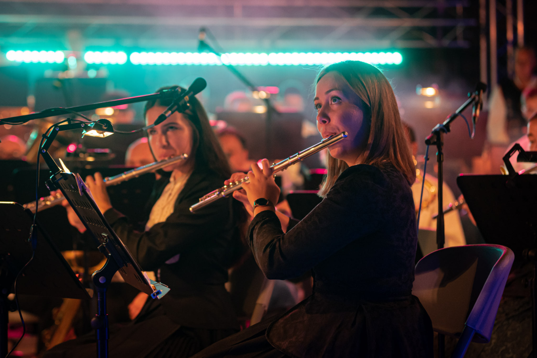 Šibenska narodna glazba i 4 tenora raspjevali publiku za kraj sezone