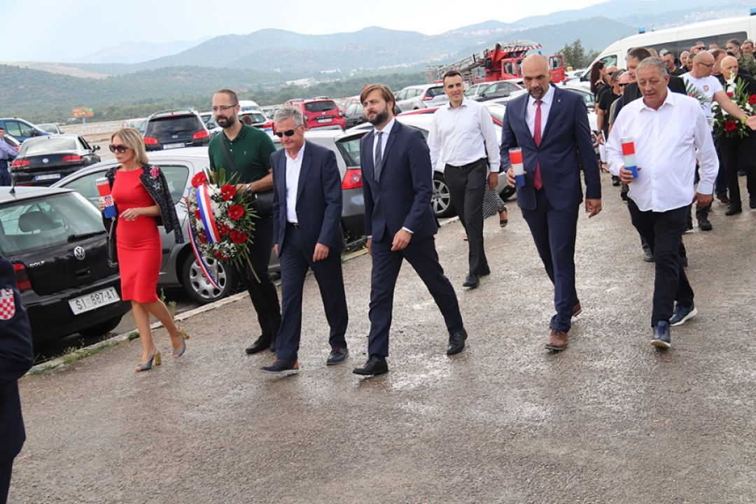 Položeni vijenci: Sjećanje na heroja Marinka Karduma i sve hrvatske branitelje koji su dali život za slobodu