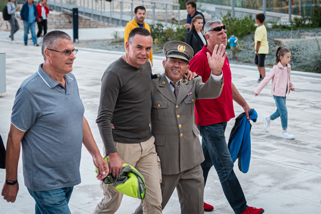 Fotogalerija mimohoda branitelja šibenskim ulicama do tvrđave sv. Mihovila
