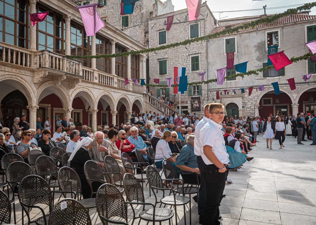 Tradicionalnom procesijom i misom Šibenčani proslavili Dan grada: Donosimo fotogaleriju 